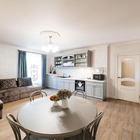 Lux Apartment On Duhnovicha Street .Free Parking. Ужгород Екстериор снимка