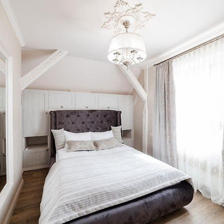 Lux Apartment On Duhnovicha Street .Free Parking. Ужгород Екстериор снимка