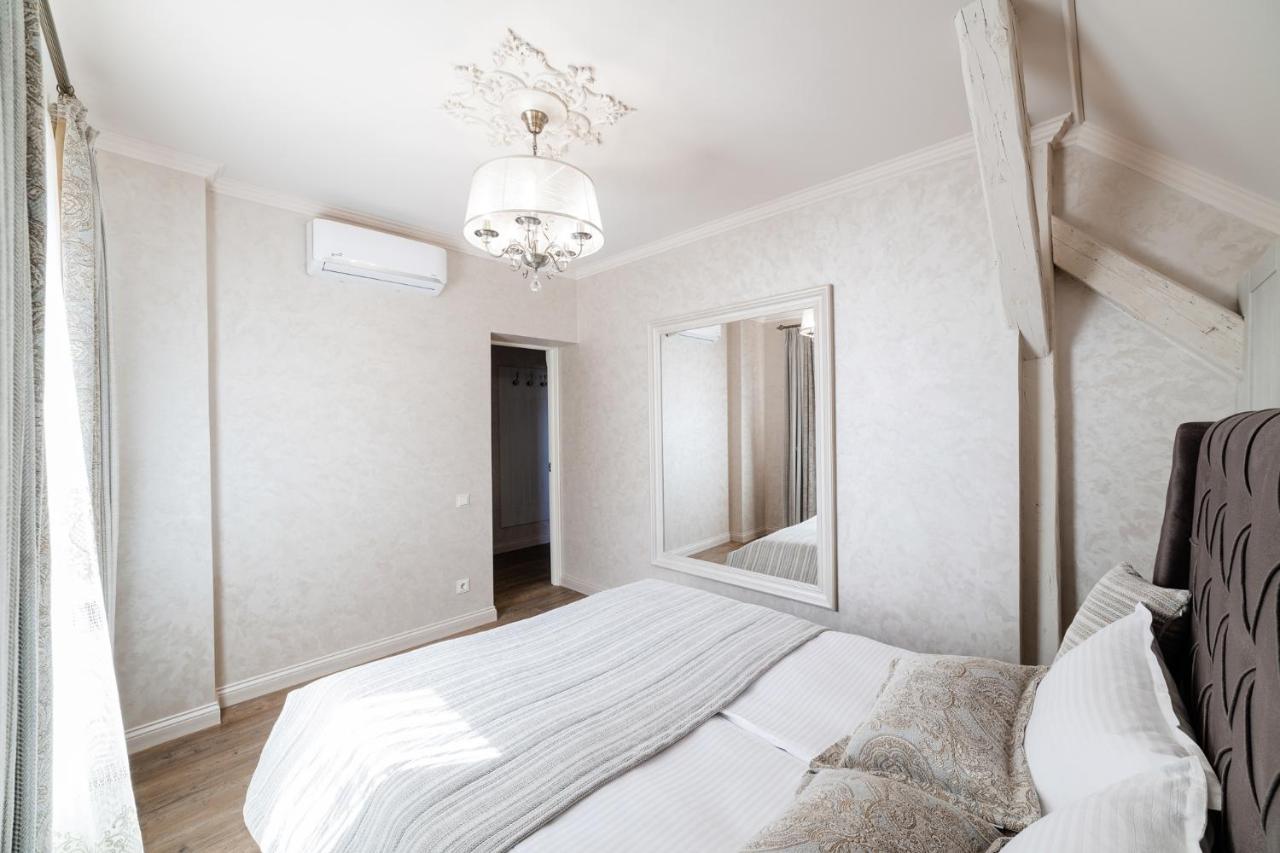 Lux Apartment On Duhnovicha Street .Free Parking. Ужгород Екстериор снимка