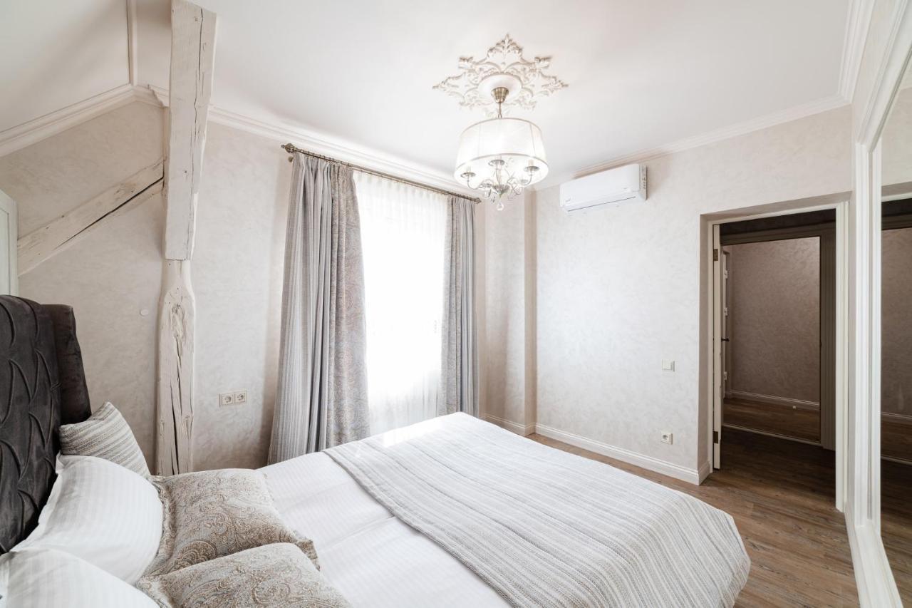 Lux Apartment On Duhnovicha Street .Free Parking. Ужгород Екстериор снимка
