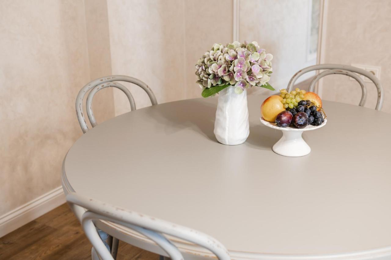 Lux Apartment On Duhnovicha Street .Free Parking. Ужгород Екстериор снимка