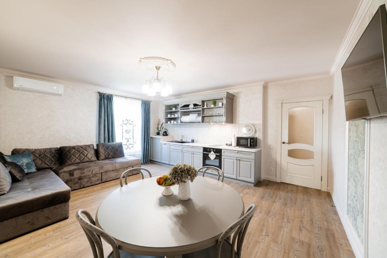 Lux Apartment On Duhnovicha Street .Free Parking. Ужгород Екстериор снимка