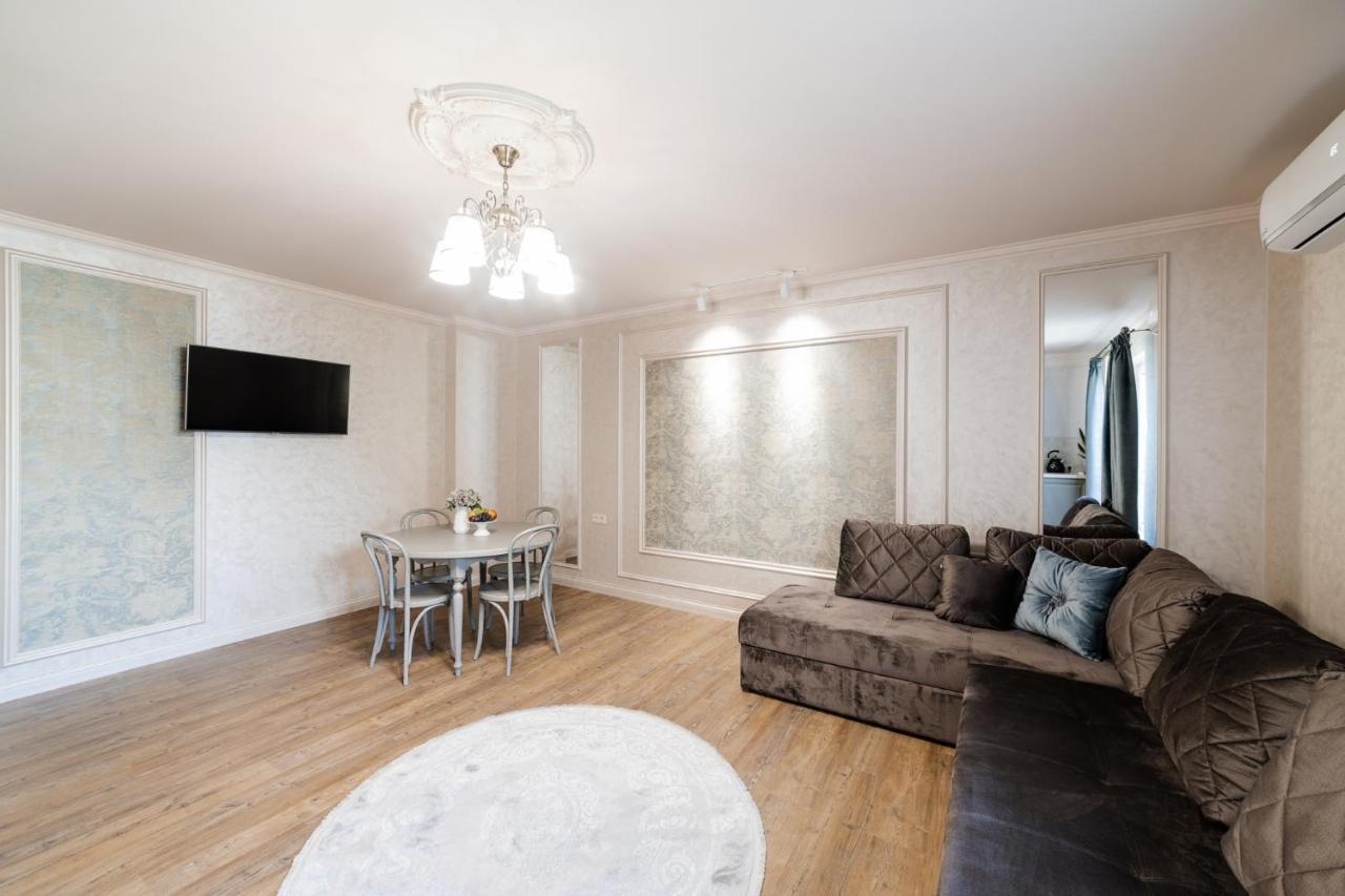 Lux Apartment On Duhnovicha Street .Free Parking. Ужгород Екстериор снимка
