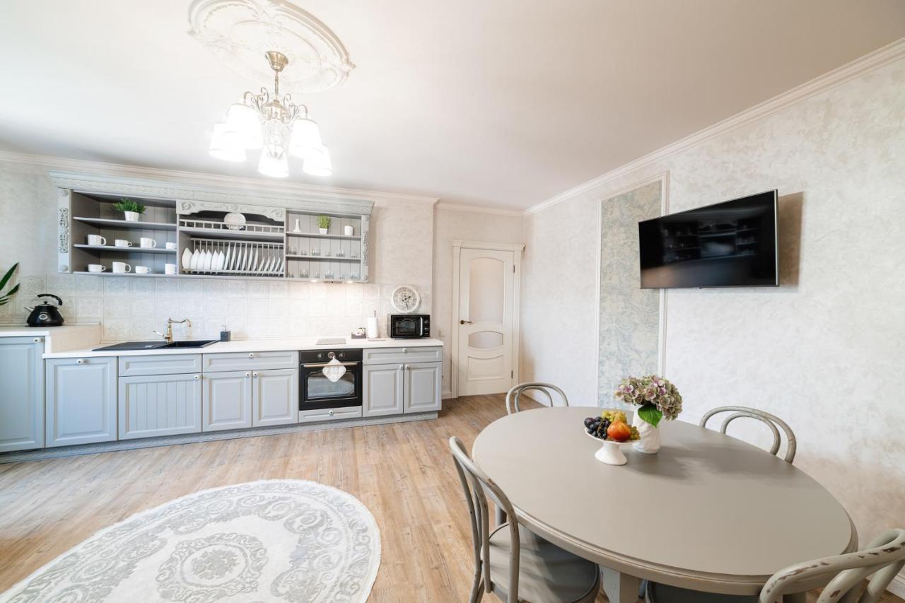 Lux Apartment On Duhnovicha Street .Free Parking. Ужгород Екстериор снимка