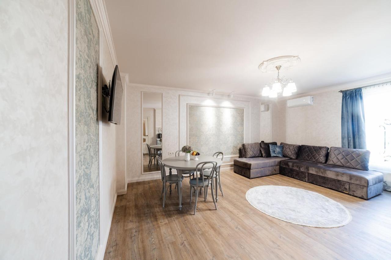 Lux Apartment On Duhnovicha Street .Free Parking. Ужгород Екстериор снимка