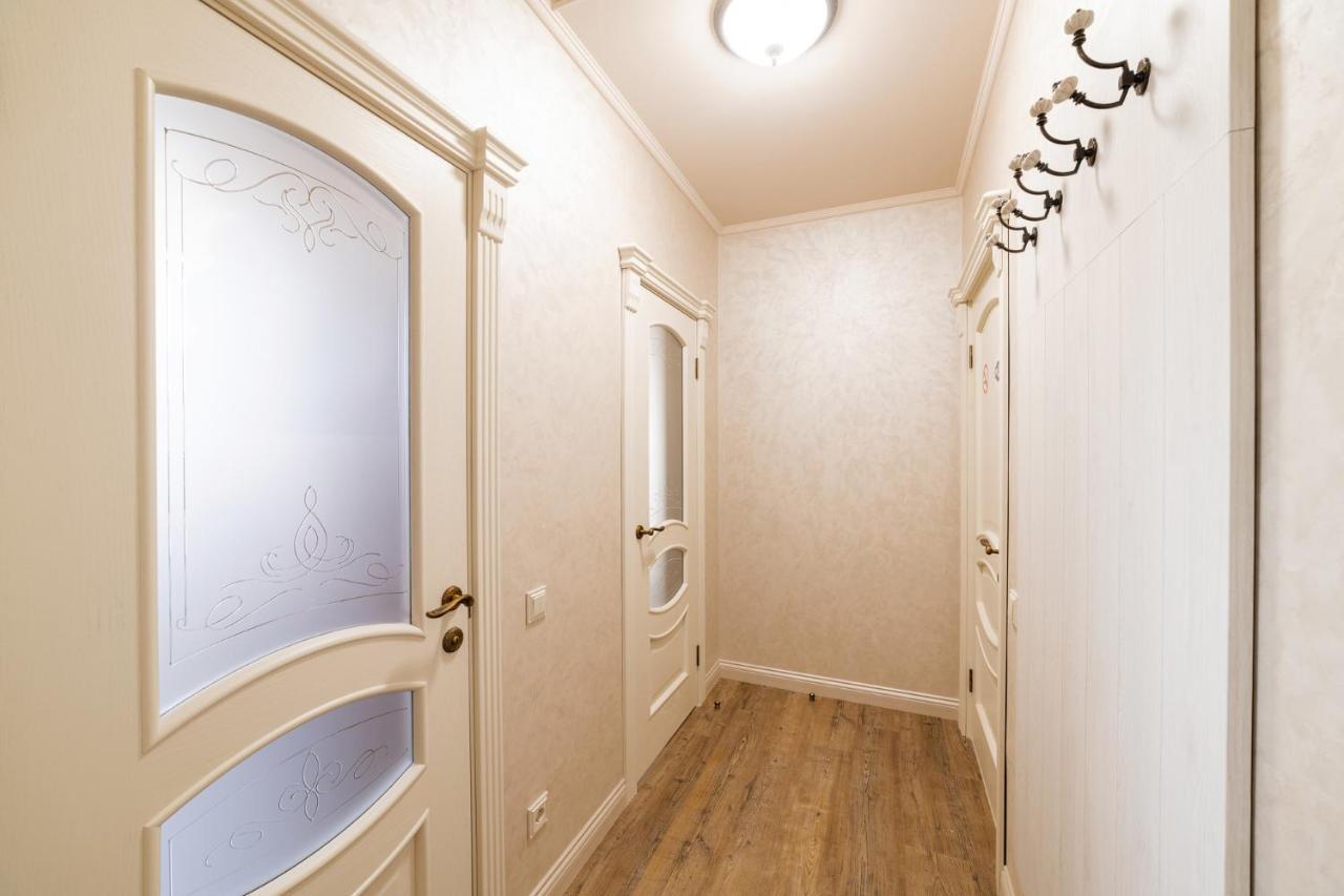 Lux Apartment On Duhnovicha Street .Free Parking. Ужгород Екстериор снимка
