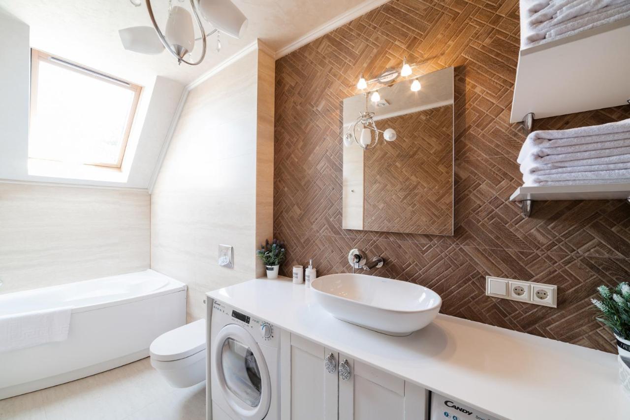 Lux Apartment On Duhnovicha Street .Free Parking. Ужгород Екстериор снимка