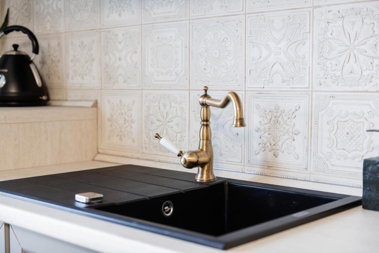 Lux Apartment On Duhnovicha Street .Free Parking. Ужгород Екстериор снимка